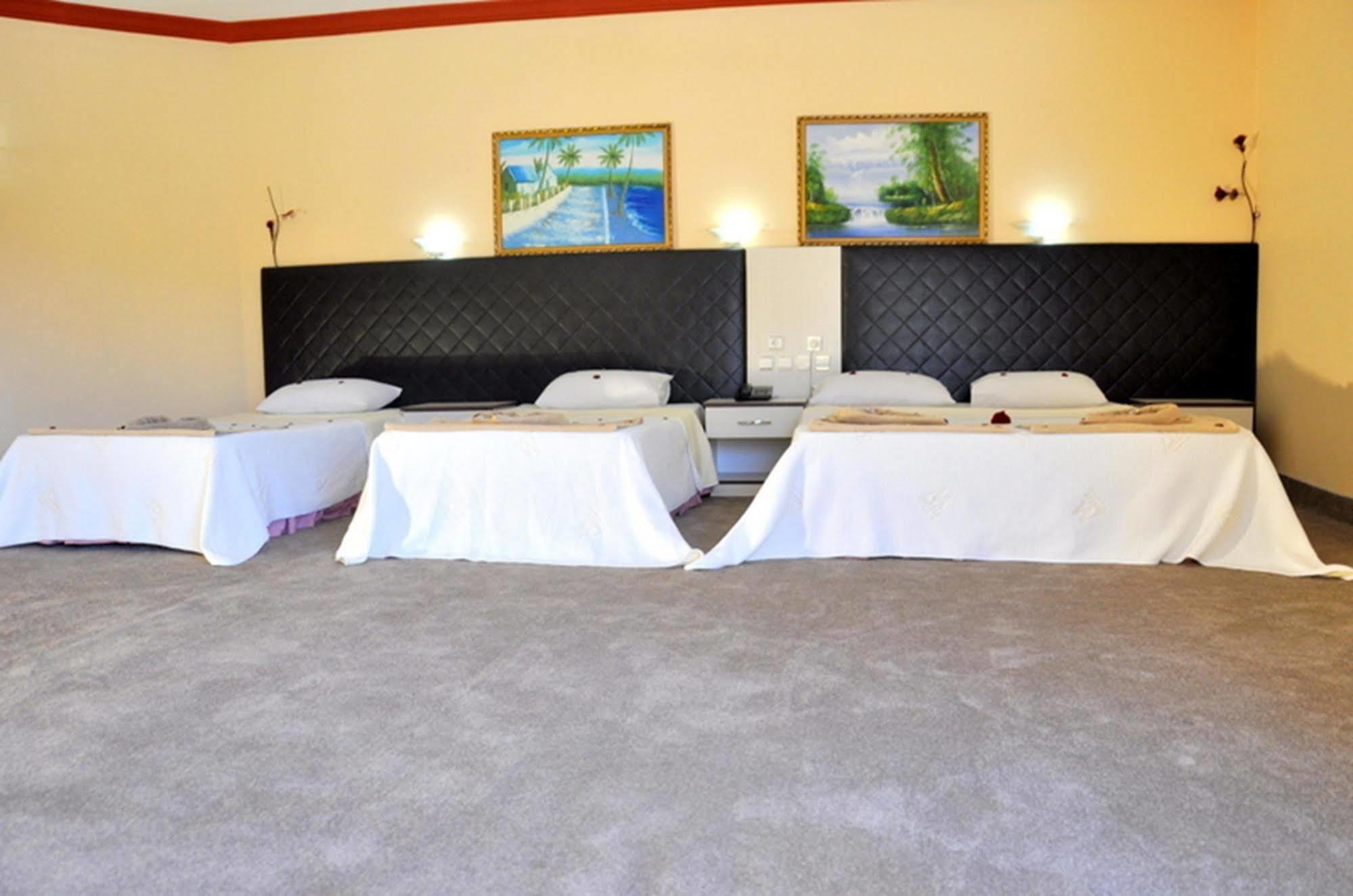 Mustis Royal Plaza Hotel Marmaris Extérieur photo